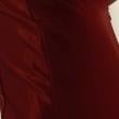 
Uma dama de vermelho passa...