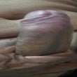 
Homem que mostra foto da b...