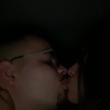 
Um beijo, quente, molhado ...
