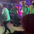 
Aque bom e velho baile cha...